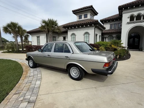 This Mercedes 300D Has Fewer Miles Than A 2025 Corolla, And It’s From 1985