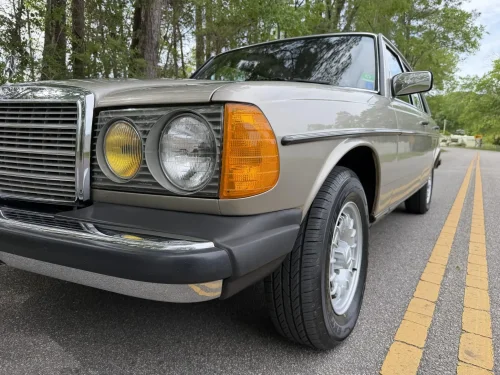 This Mercedes 300D Has Fewer Miles Than A 2025 Corolla, And It’s From 1985