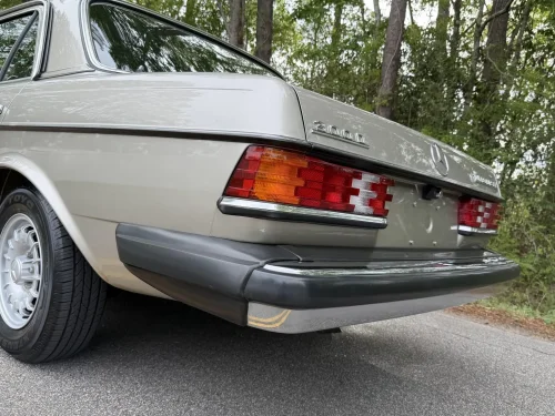 This Mercedes 300D Has Fewer Miles Than A 2025 Corolla, And It’s From 1985