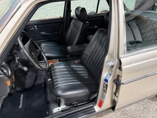 This Mercedes 300D Has Fewer Miles Than A 2025 Corolla, And It’s From 1985