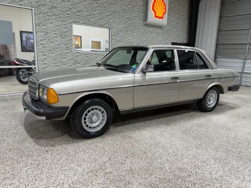 This Mercedes 300D Has Fewer Miles Than A 2025 Corolla, And It’s From 1985