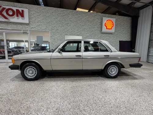 This Mercedes 300D Has Fewer Miles Than A 2025 Corolla, And It’s From 1985