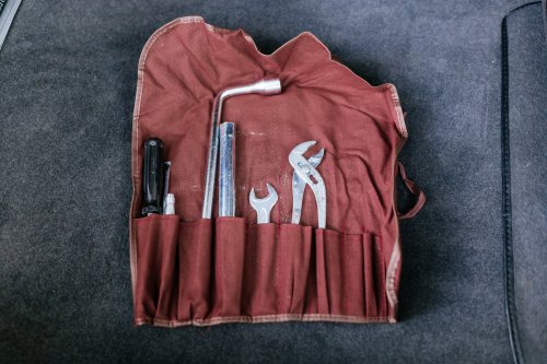 Mercedes Built Its Greatest Sedan With Porsche, And The Last One Ever Made Has 262 Miles On It