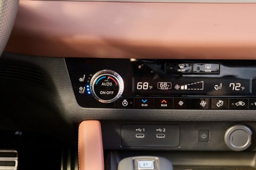 Mitsubishi’s New Hybrid Outlander Makes 174 HP And Barely Cracks 28 MPG