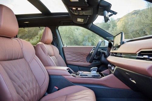 Mitsubishi’s New Hybrid Outlander Makes 174 HP And Barely Cracks 28 MPG