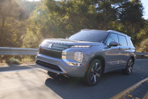 Mitsubishi’s New Hybrid Outlander Makes 174 HP And Barely Cracks 28 MPG