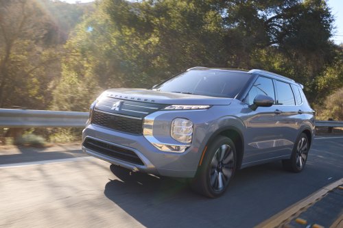 Mitsubishi, Mitsubishi Outlander, Mitsubishi’s New Hybrid Outlander Makes 174 HP And Barely Cracks 28 MPG