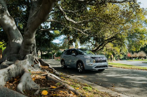 Mitsubishi’s New Hybrid Outlander Makes 174 HP And Barely Cracks 28 MPG