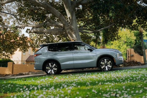 Mitsubishi’s New Hybrid Outlander Makes 174 HP And Barely Cracks 28 MPG