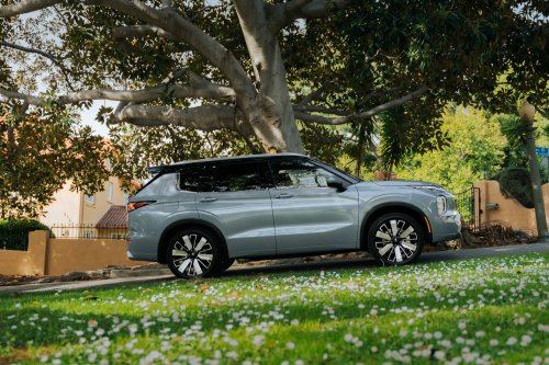 Mitsubishi’s New Hybrid Outlander Makes 174 HP And Barely Cracks 28 MPG