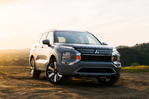 Mitsubishi’s New Hybrid Outlander Makes 174 HP And Barely Cracks 28 MPG