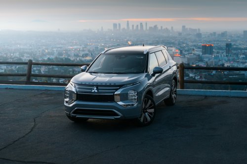 Mitsubishi’s New Hybrid Outlander Makes 174 HP And Barely Cracks 28 MPG