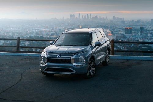 Mitsubishi’s New Hybrid Outlander Makes 174 HP And Barely Cracks 28 MPG
