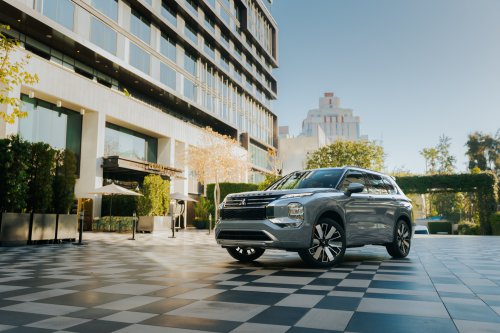 Mitsubishi’s New Hybrid Outlander Makes 174 HP And Barely Cracks 28 MPG