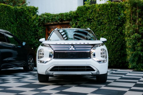 Mitsubishi’s New Hybrid Outlander Makes 174 HP And Barely Cracks 28 MPG