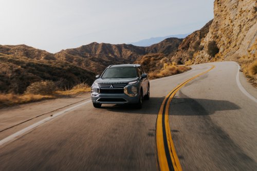 Mitsubishi’s New Hybrid Outlander Makes 174 HP And Barely Cracks 28 MPG