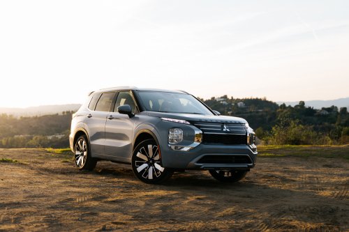 Mitsubishi’s New Hybrid Outlander Makes 174 HP And Barely Cracks 28 MPG