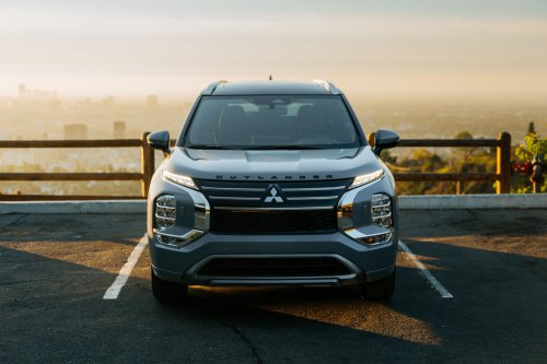 Mitsubishi’s New Hybrid Outlander Makes 174 HP And Barely Cracks 28 MPG