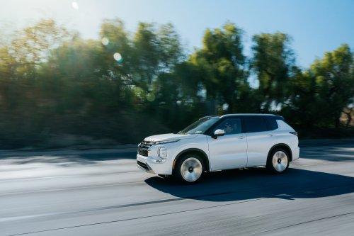 Mitsubishi’s New Hybrid Outlander Makes 174 HP And Barely Cracks 28 MPG
