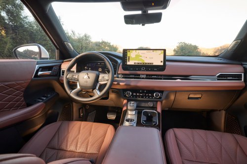 Mitsubishi’s New Hybrid Outlander Makes 174 HP And Barely Cracks 28 MPG