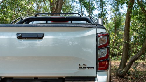 Isuzu’s 2026 D-Max Loses Every Spec Battle Against The Hilux And Ranger, And Buyers Don’t Care | Review