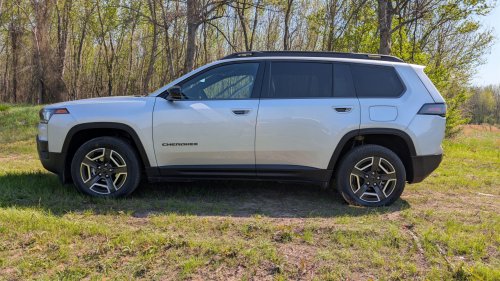 Jeep’s 2026 Cherokee Stopped Pretending To Be A Jeep, And It Drives Better For It