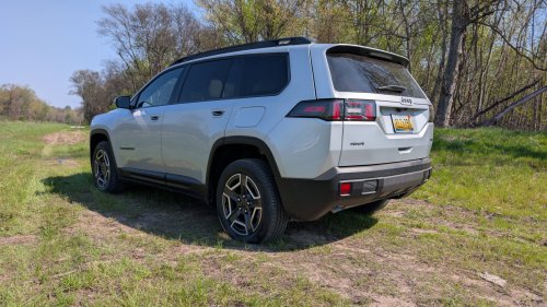 Jeep’s 2026 Cherokee Stopped Pretending To Be A Jeep, And It Drives Better For It