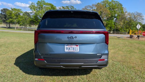 The 2026 Kia Carnival Hybrid Makes Most 3-Row SUVs Look Like Expensive Mistakes | Review