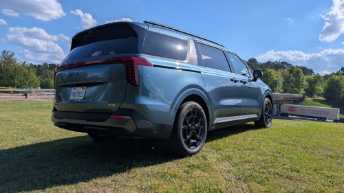 The 2026 Kia Carnival Hybrid Makes Most 3-Row SUVs Look Like Expensive Mistakes | Review