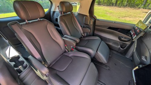 The 2026 Kia Carnival Hybrid Makes Most 3-Row SUVs Look Like Expensive Mistakes | Review