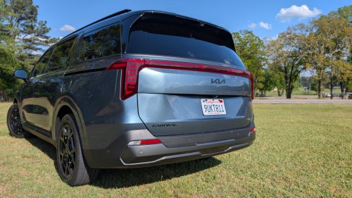 The 2026 Kia Carnival Hybrid Makes Most 3-Row SUVs Look Like Expensive Mistakes | Review