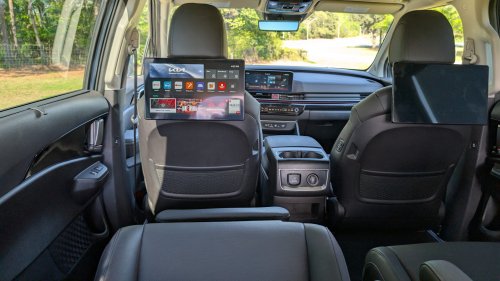 The 2026 Kia Carnival Hybrid Makes Most 3-Row SUVs Look Like Expensive Mistakes | Review