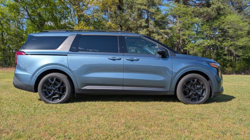 The 2026 Kia Carnival Hybrid Makes Most 3-Row SUVs Look Like Expensive Mistakes | Review