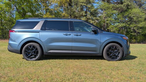 The 2026 Kia Carnival Hybrid Makes Most 3-Row SUVs Look Like Expensive Mistakes | Review