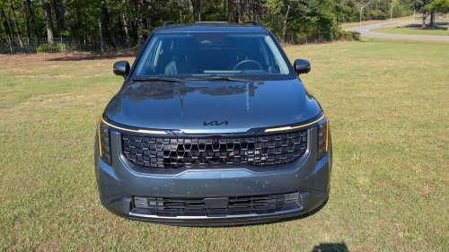 The 2026 Kia Carnival Hybrid Makes Most 3-Row SUVs Look Like Expensive Mistakes | Review