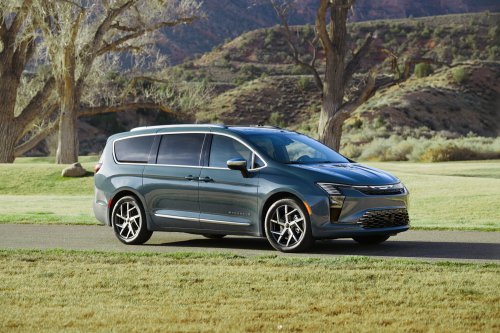 Chrysler Killed The Voyager And Pacifica Hybrid, And Now It’s Considering This