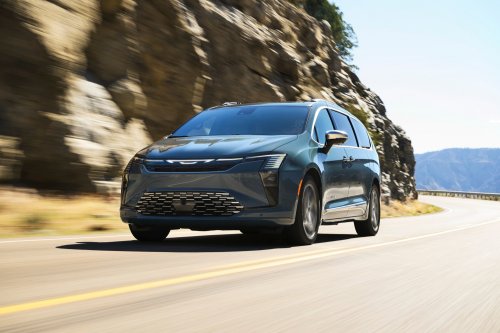 Chrysler’s Already Slashing 2027 Pacifica Pricing A Month After Its Debut
