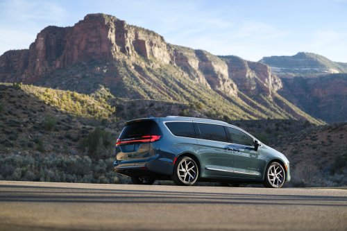 Chrysler’s Already Slashing 2027 Pacifica Pricing A Month After Its Debut