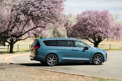 Chrysler’s Already Slashing 2027 Pacifica Pricing A Month After Its Debut