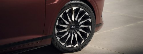 The $28K Flagship Hyundai Sedan Americans Called The Azera Closes In On Genesis