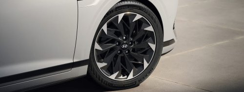 The $28K Flagship Hyundai Sedan Americans Called The Azera Closes In On Genesis