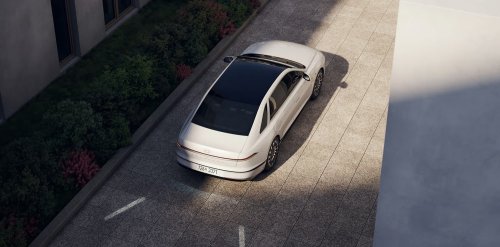 The $28K Flagship Hyundai Sedan Americans Called The Azera Closes In On Genesis