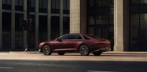 The $28K Flagship Hyundai Sedan Americans Called The Azera Closes In On Genesis