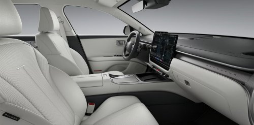 The $28K Flagship Hyundai Sedan Americans Called The Azera Closes In On Genesis