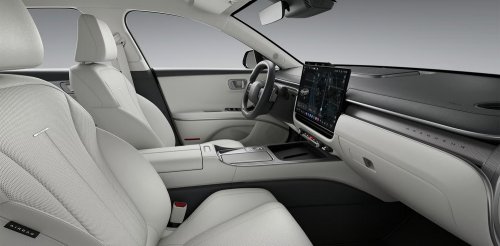 The $28K Flagship Hyundai Sedan Americans Called The Azera Closes In On Genesis