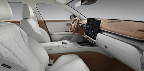 The $28K Flagship Hyundai Sedan Americans Called The Azera Closes In On Genesis