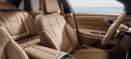 The $28K Flagship Hyundai Sedan Americans Called The Azera Closes In On Genesis