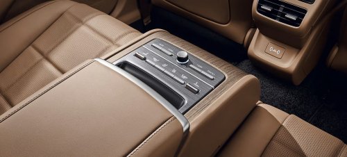 The $28K Flagship Hyundai Sedan Americans Called The Azera Closes In On Genesis