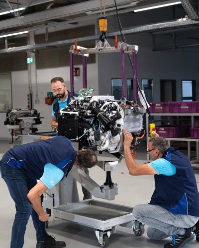 BMW iX5 Hydrogen Teased With 385 Miles Of Range