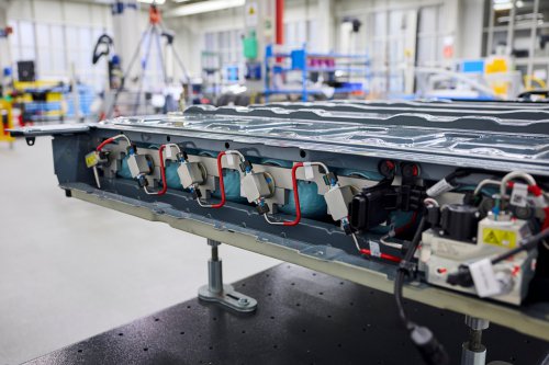 BMW iX5 Hydrogen Teased With 385 Miles Of Range